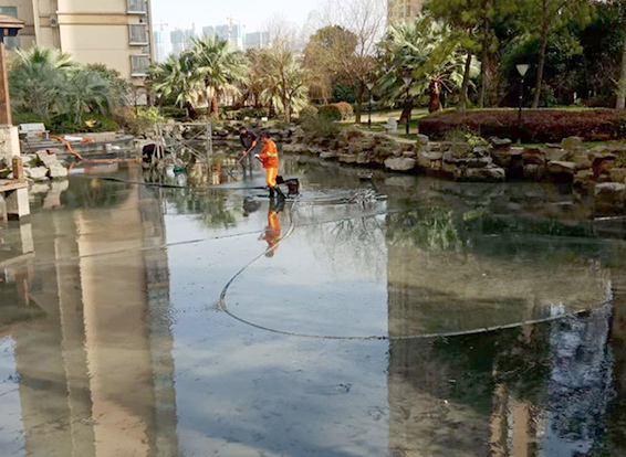 共和景观池淤泥清理